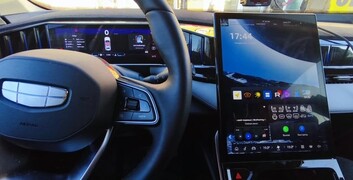 Установка голосового, навигации и приложений на Geely Atlas New в Тобольске